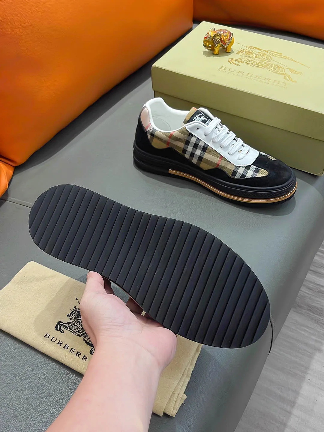 Men's shoes BURBERRY "Burberry" P400 Regular size: 38-44 (casual shoes) Product materials: Selected cowhide upper, soft sheepskin lining; original outsole.